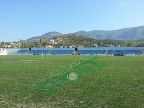 Stadiumi i Laçit