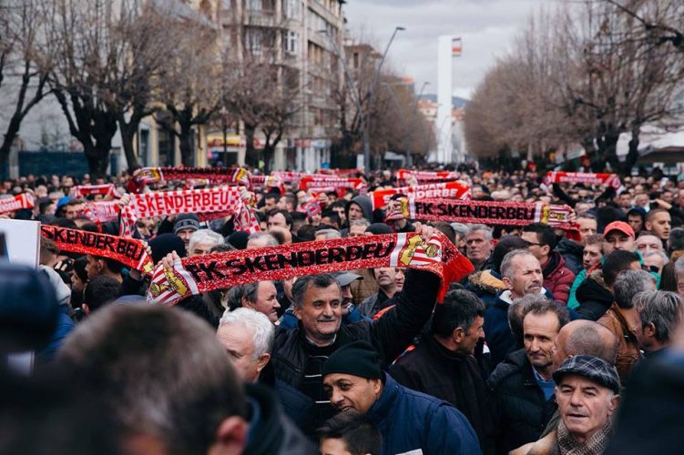 “Baste vdekjeprurëse, kush shkon në burg për Skënderbeun?” 1 sk%C3%ABnderbeu tifo 1 compressor e1519226479278