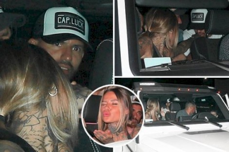 manchester-city-ace-sergio-aguero-heads-to-la-nightclub-in-140000-mercedes-g-class-with-tattooed-blonde-and-pals