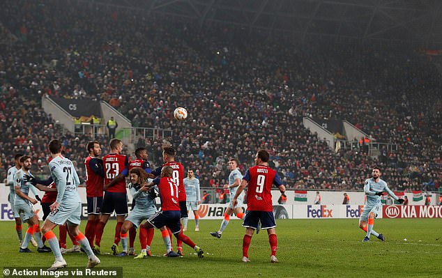 7395308-0-Olivier_Giroud_became_the_second_Chelsea_player_to_score_from_a_-a-20_1544786174910