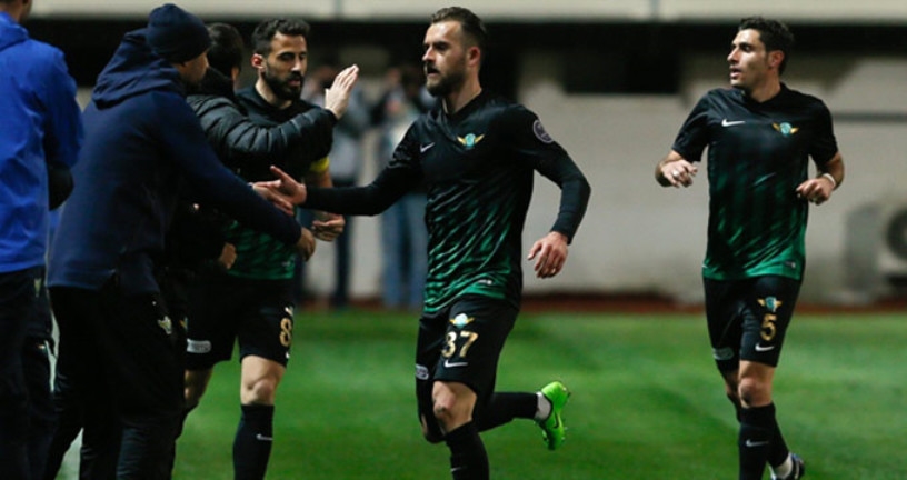 akhisarspor-sokol-cikalleshi-ve-zeki-yavru-yu-11641406_9112_amp