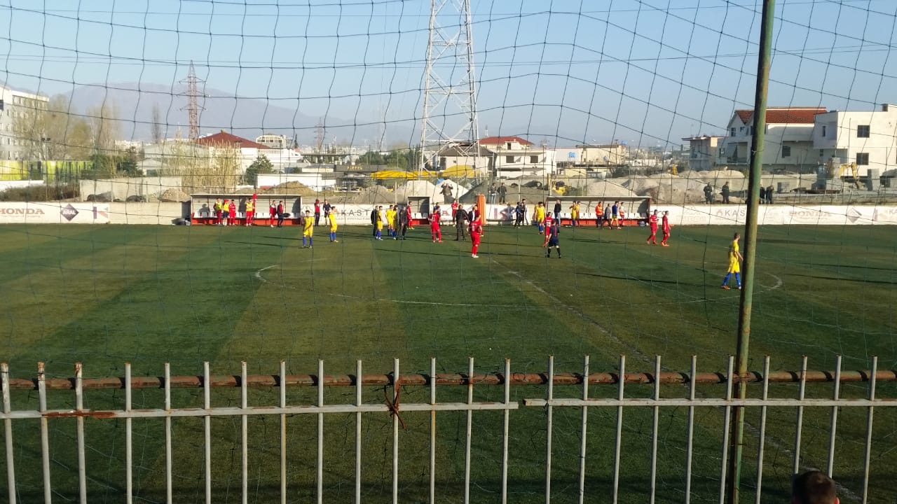 VIDEO/ Plas në Kategorinë e Dytë, portieri lë portën dhe sulmon trajnerin kundërshtar 1 4c7a942f-2d2a-4ef6-aa3c-614c16b55d25