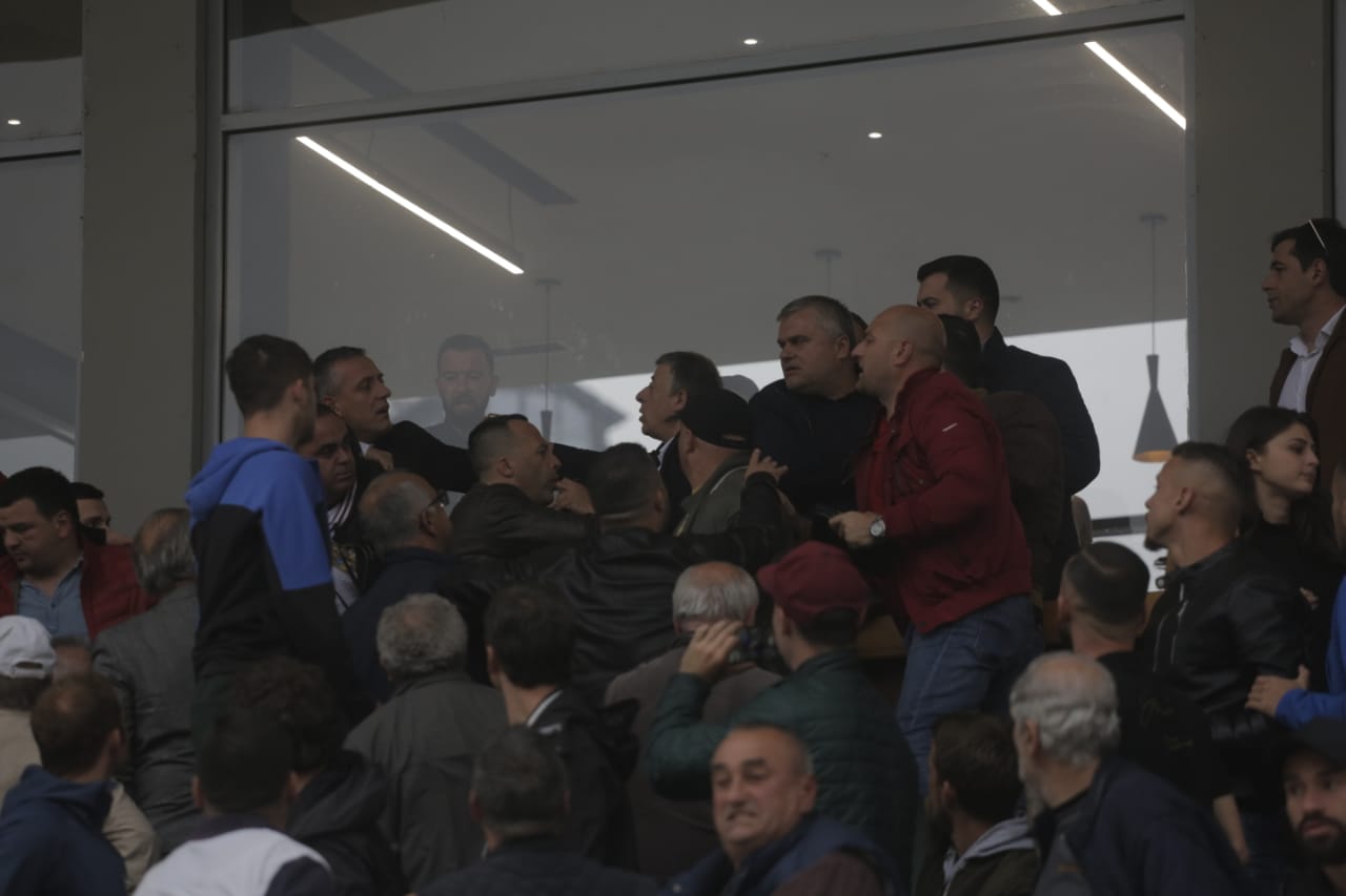 sherri ne tribune tirana