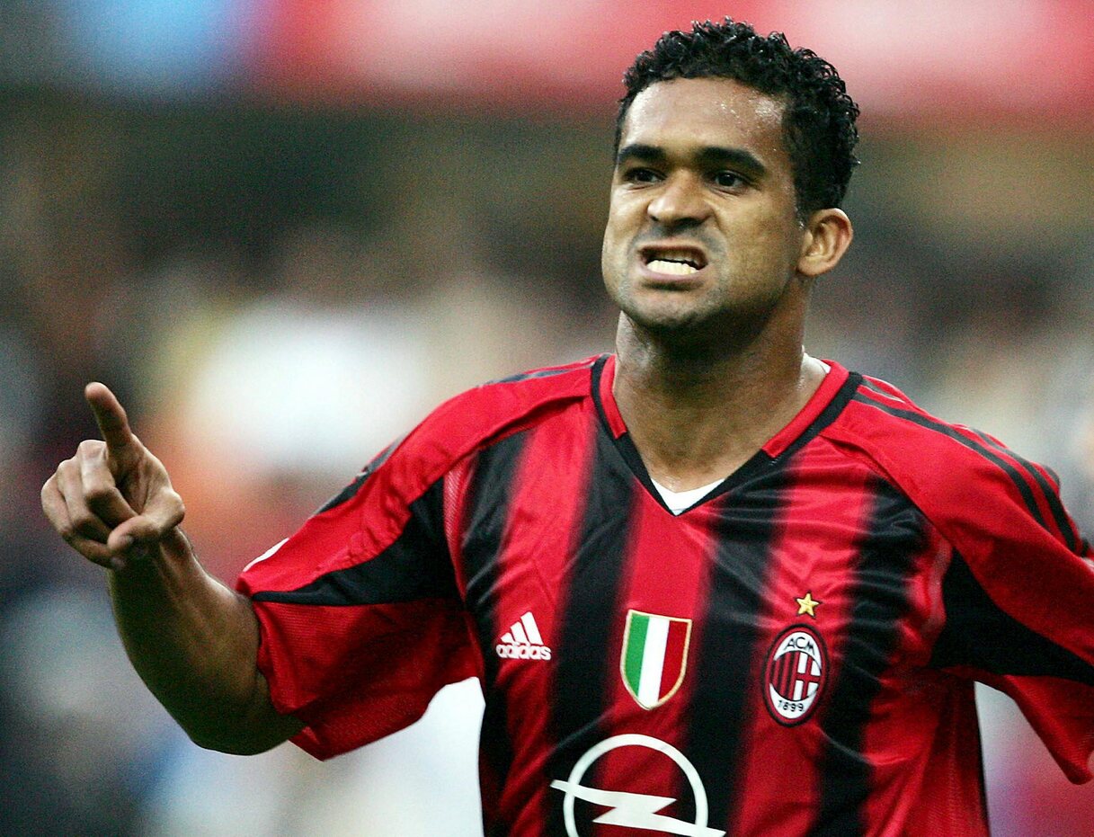 epa000438898 Milan's Brazilian Serginho jubilates after he scored against Palermo during their Italian serie A soccer match in Milan 20 May 2005. The match ended in a 3-3 draw with Juventus winning the Italian Championship. EPA/DANIEL DAL ZENNARO