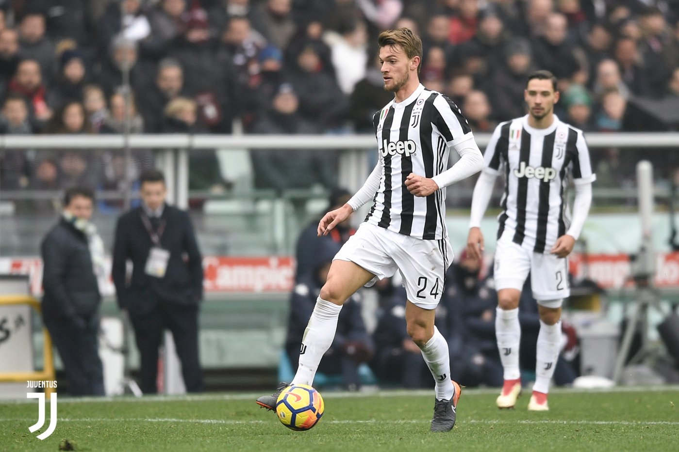 TURIN, ITALY - FEBRUARY 18:  Daniele Rugani of Juventus during the serie A match between Torino FC and Juventus at Stadio Olimpico di Torino on February 18, 2018 in Turin, Italy.  (Photo by Daniele Badolato - Juventus FC/Juventus FC via Getty Images )