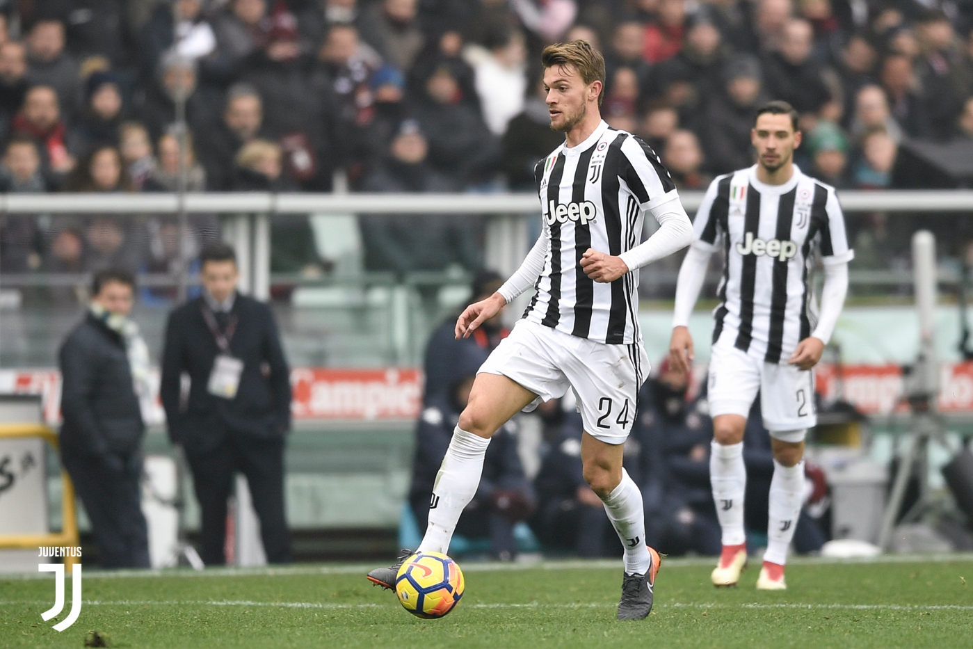 TURIN, ITALY - FEBRUARY 18: Daniele Rugani of Juventus during the serie A match between Torino FC and Juventus at Stadio Olimpico di Torino on February 18, 2018 in Turin, Italy. (Photo by Daniele Badolato - Juventus FC/Juventus FC via Getty Images )