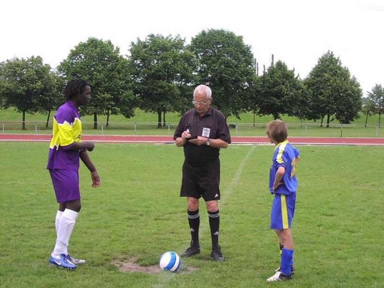 lukaku--a-sus-13-anos-era-igual-de-alto-que-el-arbitro--twitter