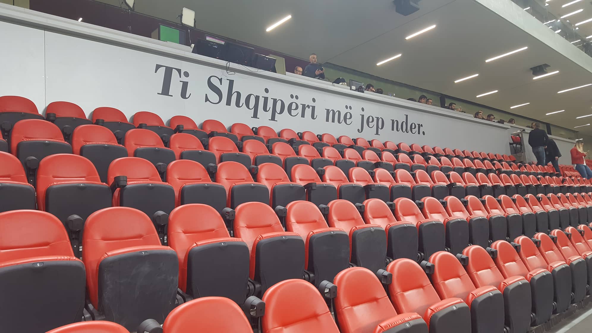 tribuna medias arena kombetare
