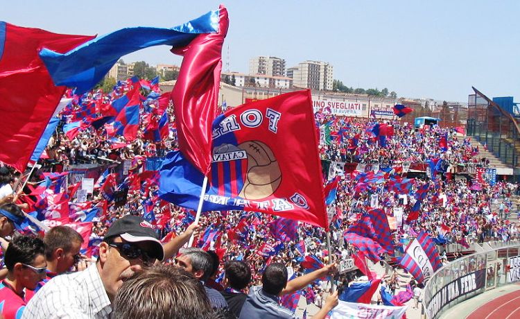 800px-Curva_Nord_di_Catania