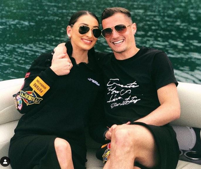 Xhaka Tau