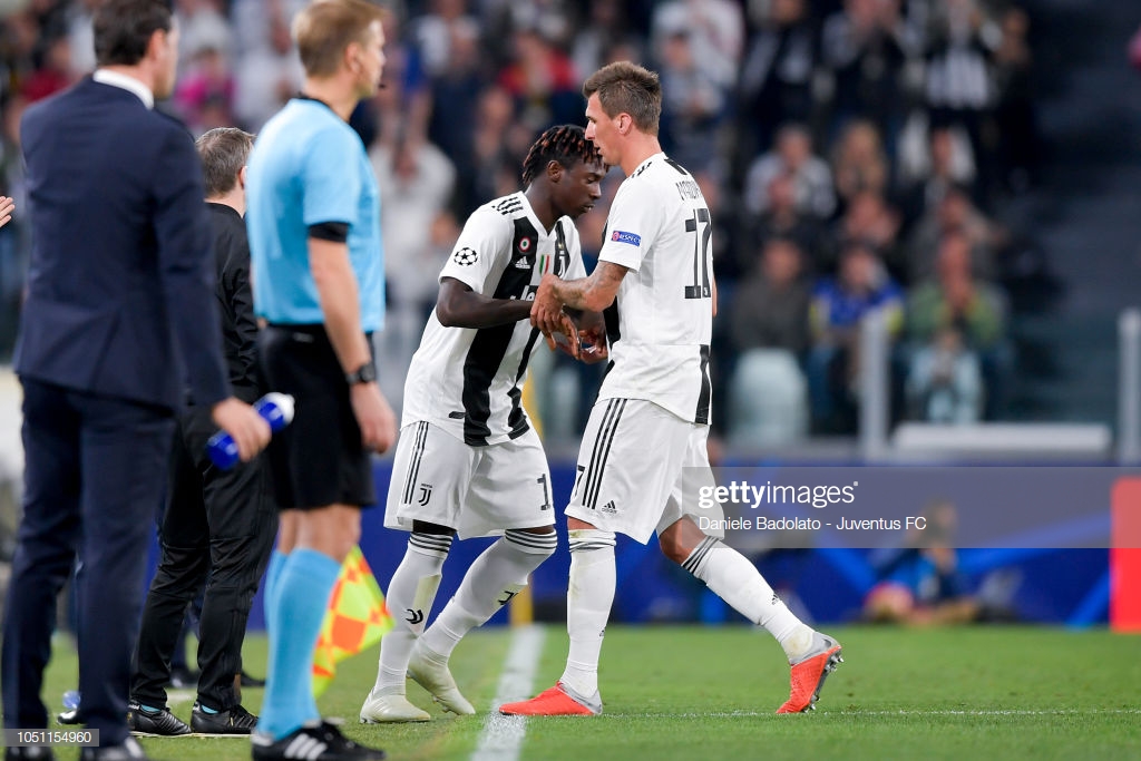 TURIN, ITALY - OCTOBER 02:  Juventus player Mario Mandzukic substituted bby Moise Kean during the Group H match of the UEFA Champions League between Juventus and BSC Young Boys at Allianz Stadium on October 2, 2018 in Turin, Italy.  (Photo by Daniele Badolato - Juventus FC/Juventus FC via Getty Images )