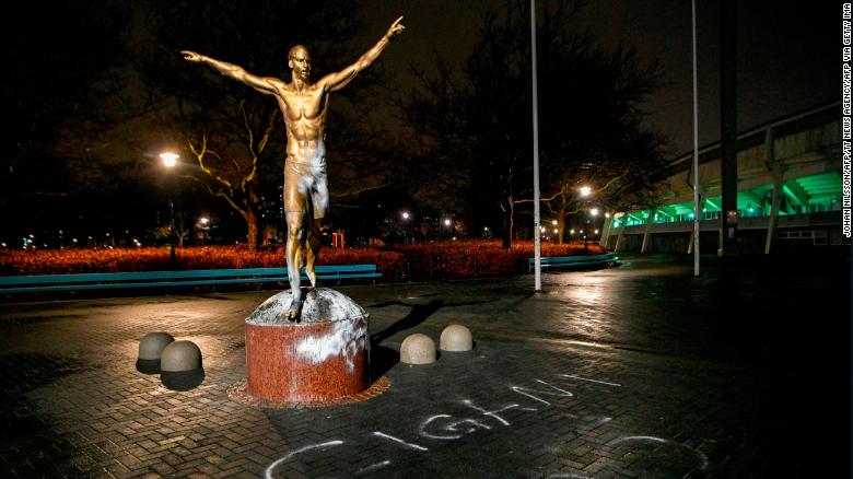 191128122306-zlatan-statue-01-exlarge-169