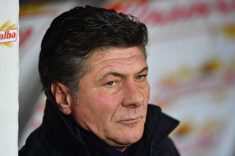 TURIN, ITALY - JANUARY 09: Torino FC head coach Walter Mazzari looks on during the Coppa Italia match between Torino FC and Genoa CFC at Stadio Olimpico Grande Torino on January 9, 2020 in Turin, Italy. (Photo by Valerio Pennicino/Getty Images)