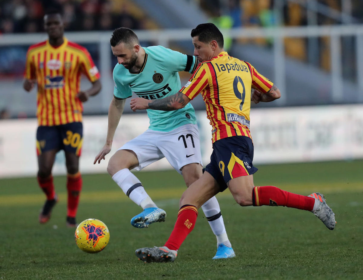 Luca Rossettini of Lecce competes for the ball with Romelu Lukaku of Inter during the Serie A match between US Lecce and  FC Internazionale at Stadio Via del Mare on January 19, 2020 in Lecce, Italy.