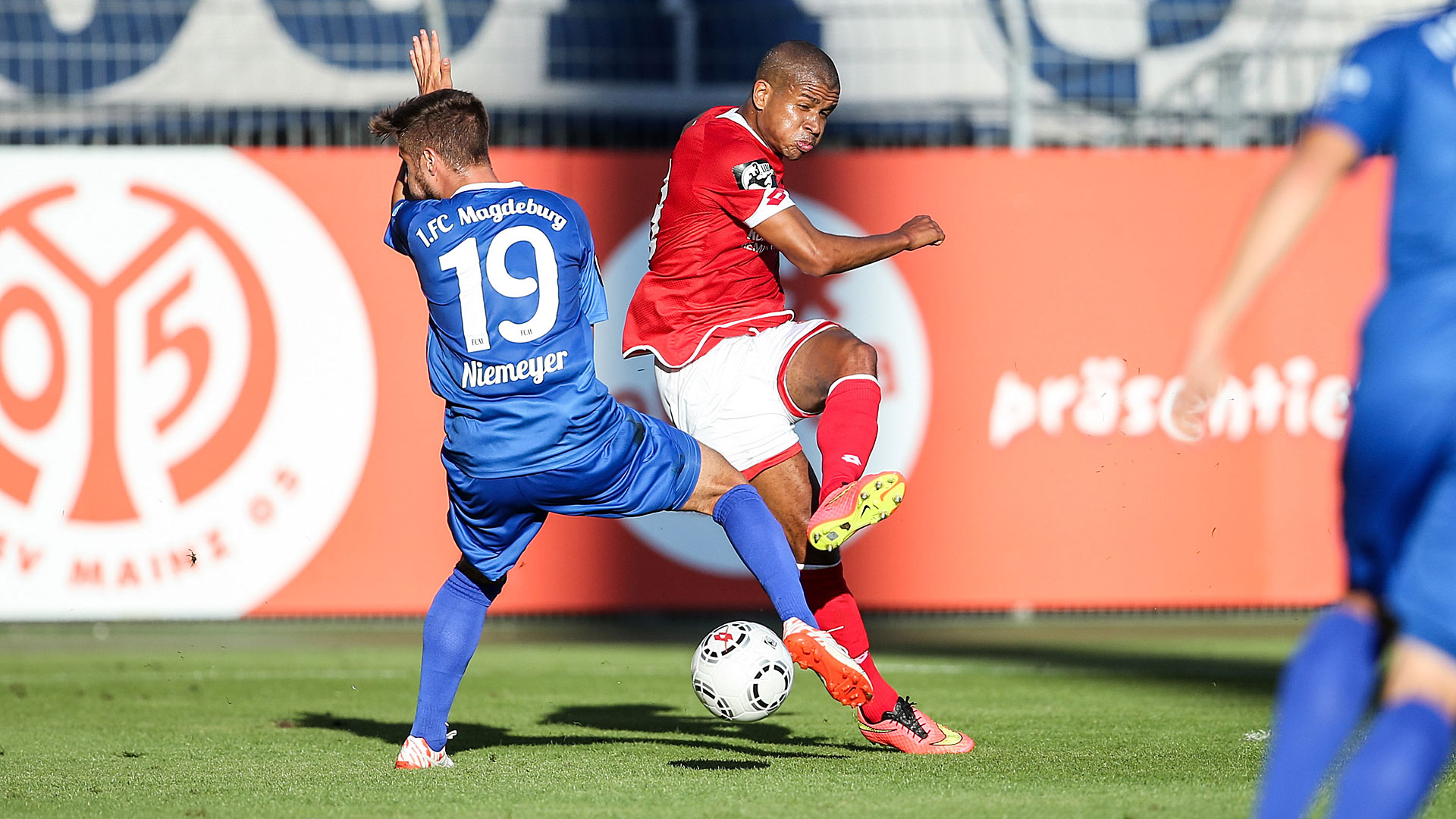 Michael-niemeyer 1-fc-magdeburg-chinedu-ede-Mainz-05-i-3-liga-31072015 1b62q3dngqngt1otw55agx
