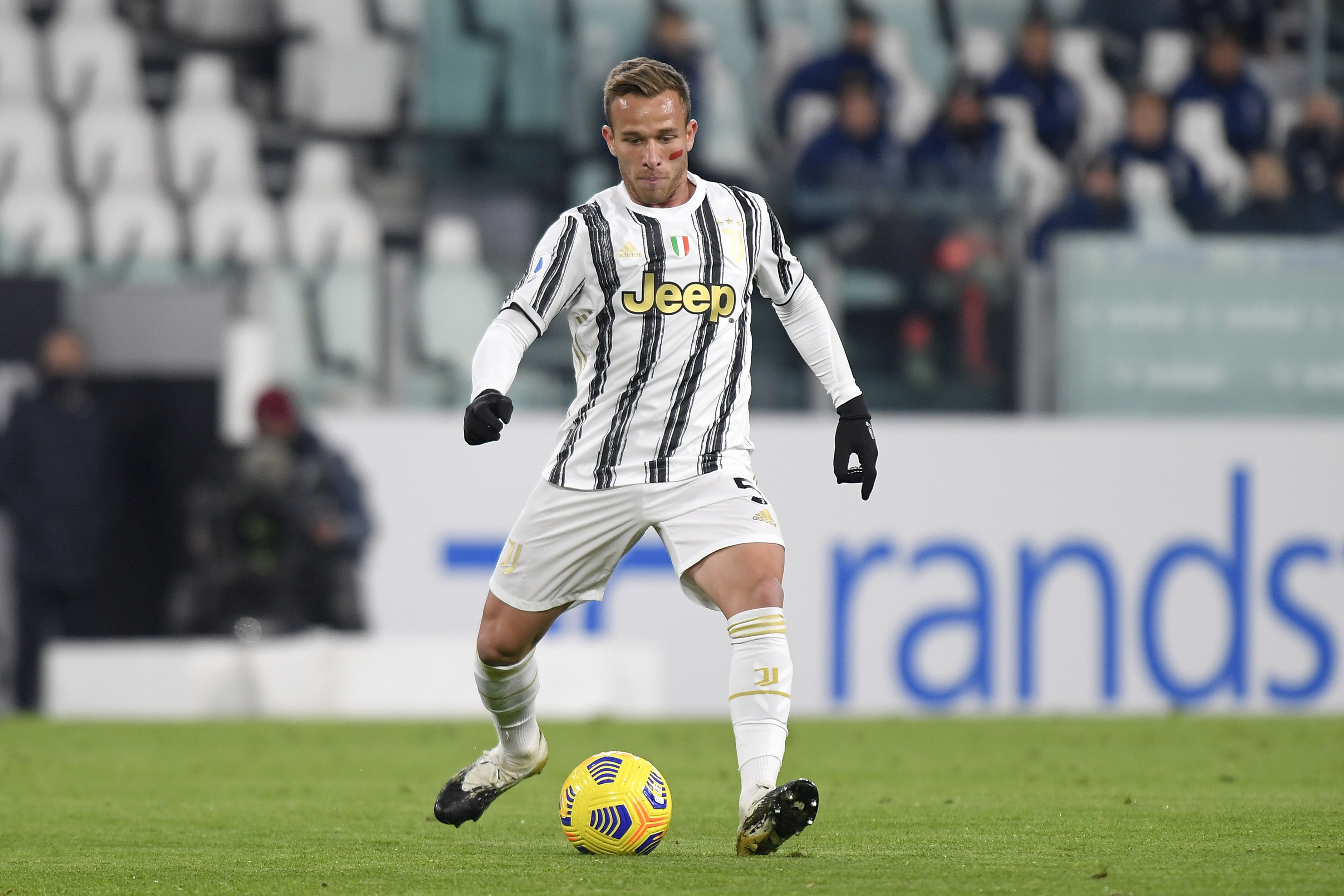 TURIN, ITALY - NOVEMBER 21: Arthur Melo of Juventus in action during the Serie A match between Juventus and Cagliari Calcio at Allianz Stadium on November 21, 2020 in Turin, Italy. (Photo by Filippo Alfero - Juventus FC/Juventus FC via Getty Images)