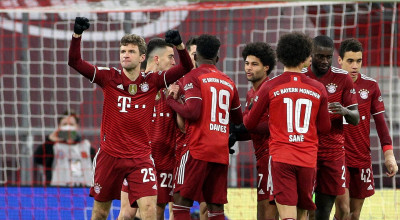 die Mannschaft freut sich ueber das Tor von Thomas Mueller 25 (FC Bayern Muenchen) zum 1:0, FC Bayern Muenchen vs. VfL W