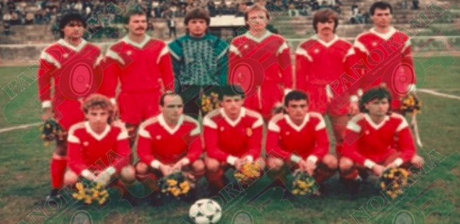Liga e Shqipërisë, nga e majta në këmbë: Peqini, Abazi, Kapllani, Shala, Shulku, Ocelli. Ulur nga e majta: Fortuzi, Muco, Zalla, Dalipi, Dosti