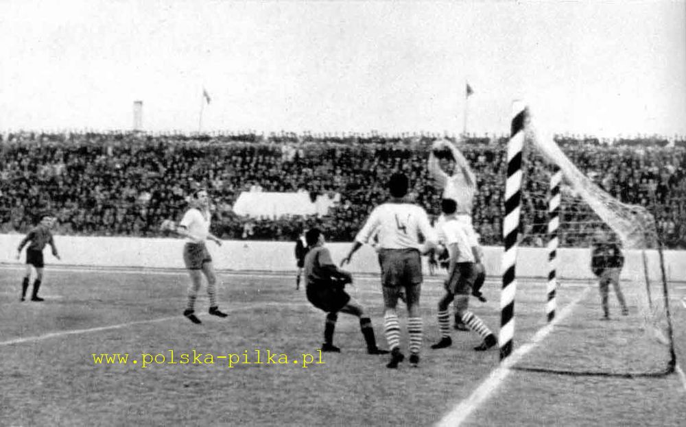 29 NËNTOR 1953. Shqipëria – Polonia, 2-0. Një portë e Polonisë.