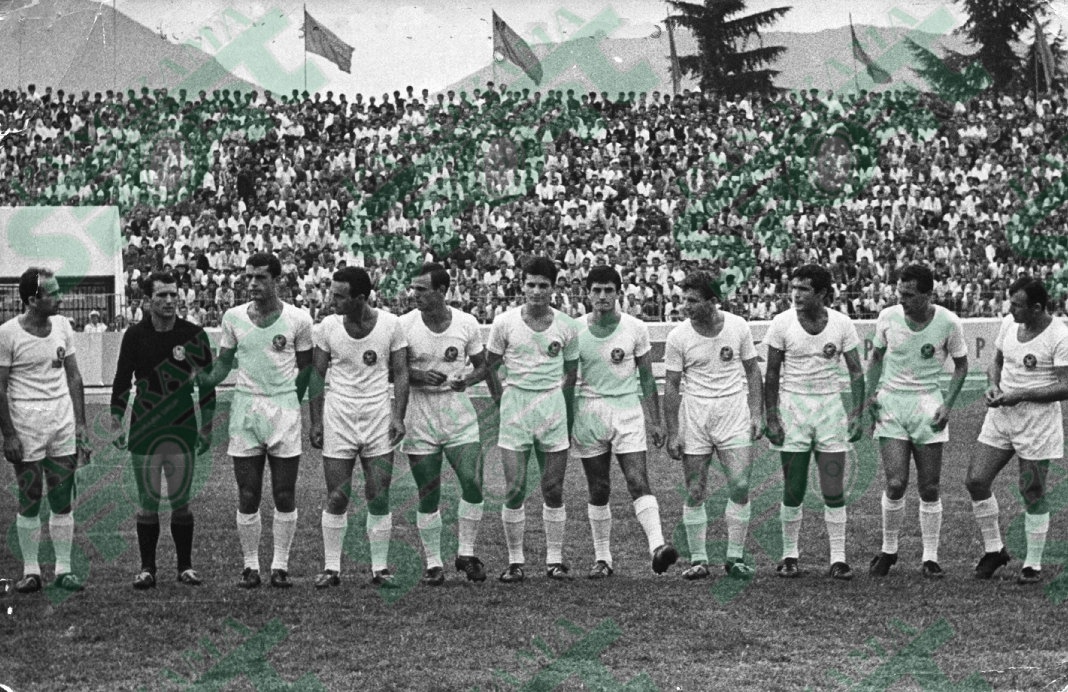 1968. PARTIZANI - TORINO 1-0. Partizani para ndeshjes. Nga e majta: Shllaku, M.Janku, R.Rragami, Jashari, M.Gjika, Bizi, Shaqiri, T.Vaso, Bajko, S.Gjika, P.Pano.