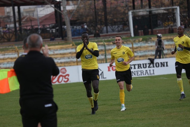Besa duke festuar golin e shënuar nga Mustafa Ba ndaj Luzit