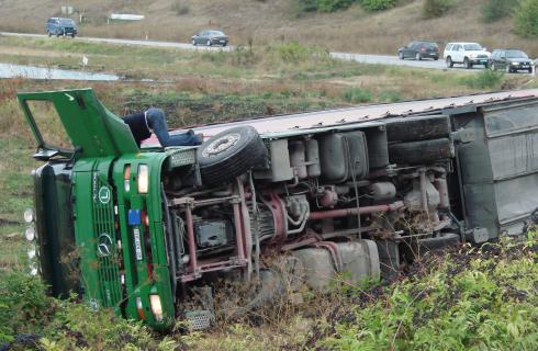 Image result for rrotullimi i kamioni me mallra serbe 2011