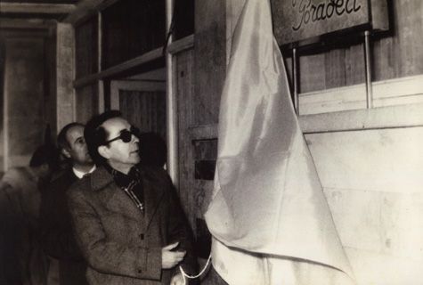 Ismail Kadare në të vetmin përurim ku ka marrë pjesë gjatë diktaturës, kur Pallatit të Kulturës në Pogradec i vunë emrin “Lasgush Poradeci”