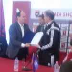Nishani gjate dhenies se shtetesise shqiptare trajnerit te Kombetares