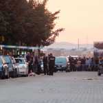 Forca te policise, duke kqyrur vendin e ngjarjes prane bulevardit Zogu i Pare, ku mbeten te vrare 3 persona, Mentor Lufi, Gerti Goxha dhe Besnik Sulku