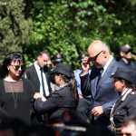 Kryeministri Edi Rama dhe gruaja e tij Linda Basha, gjate homazheve