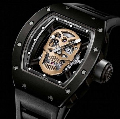 2B103DD200000578-3183941-Luxury_The_watch_which_features_a_gold_skull_on_the_face_is_clai-a-1_1438610147768