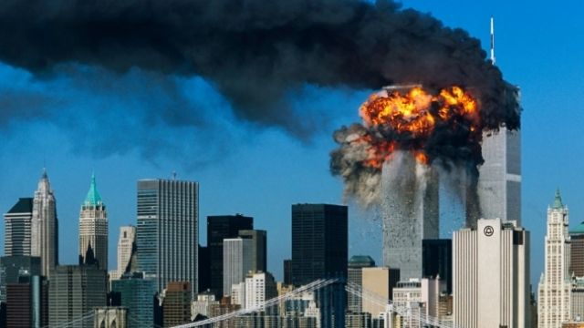 Momenti i sulmit mbi Kullat Binjake ne 11 shtator 2001