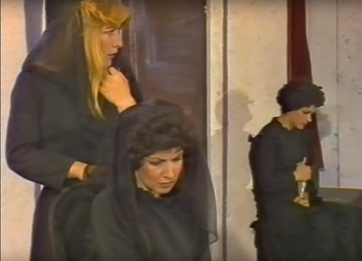 Rajmonda Bulku, Elvira Diamanti, Zamira Kita, në shfaqjen e vitit 1985, “Shtëpia e Bernarda Albës” 