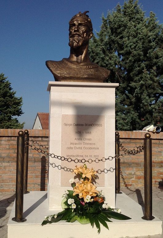 Busti i Skenderbeut në Munxhufuni, vendosur me dt 4 gusht, 2012