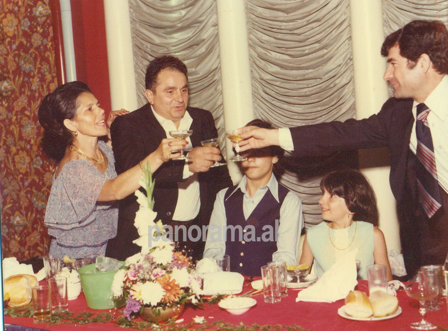 Familja e Jani Malos gjatë një feste familjare në SHBA