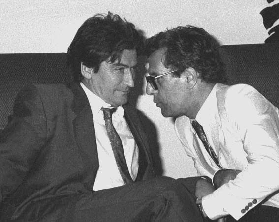 Tirane.04.07.91.- Lideri i PD Sali Berisha(majtas) duke biseduar me zotin Gramoz Pashko.ATSH.Foto:A.Çela