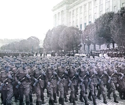 Ushtria…-në-parade