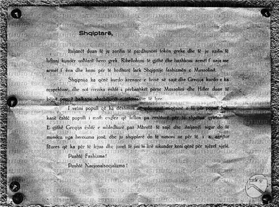 : Vjeshtë 1940- Faksimile e thirrjes greke ndaj popullsisë shqiptare për t’iu bashkuar frontit anti-italian. Marrë nga Arkiva e Institutit LUCE.