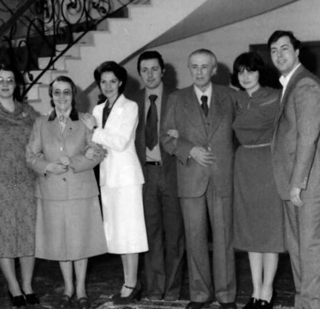 Enver Hoxha me familjen