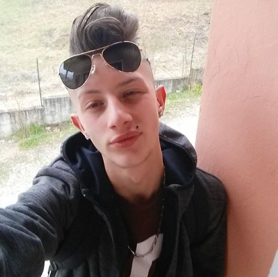 17-vjecari shqiptar i vrare me thike