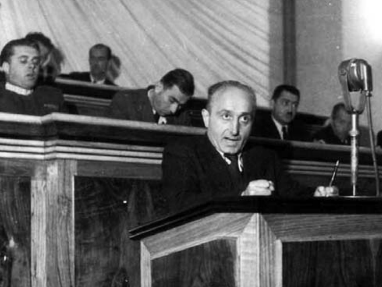 Sejfulla Malëshova në Parlament në vitin 1945