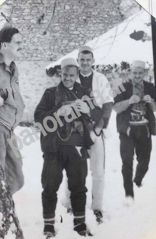 Majori Simkos me Selim Nokën dhe dy shqiptarë të tjerë