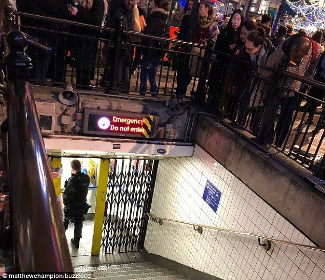 46A9F56100000578-5114827-Hundreds_of_commuters_were_evacuated_from_the_tube_station_follo-m-40_1511545247054
