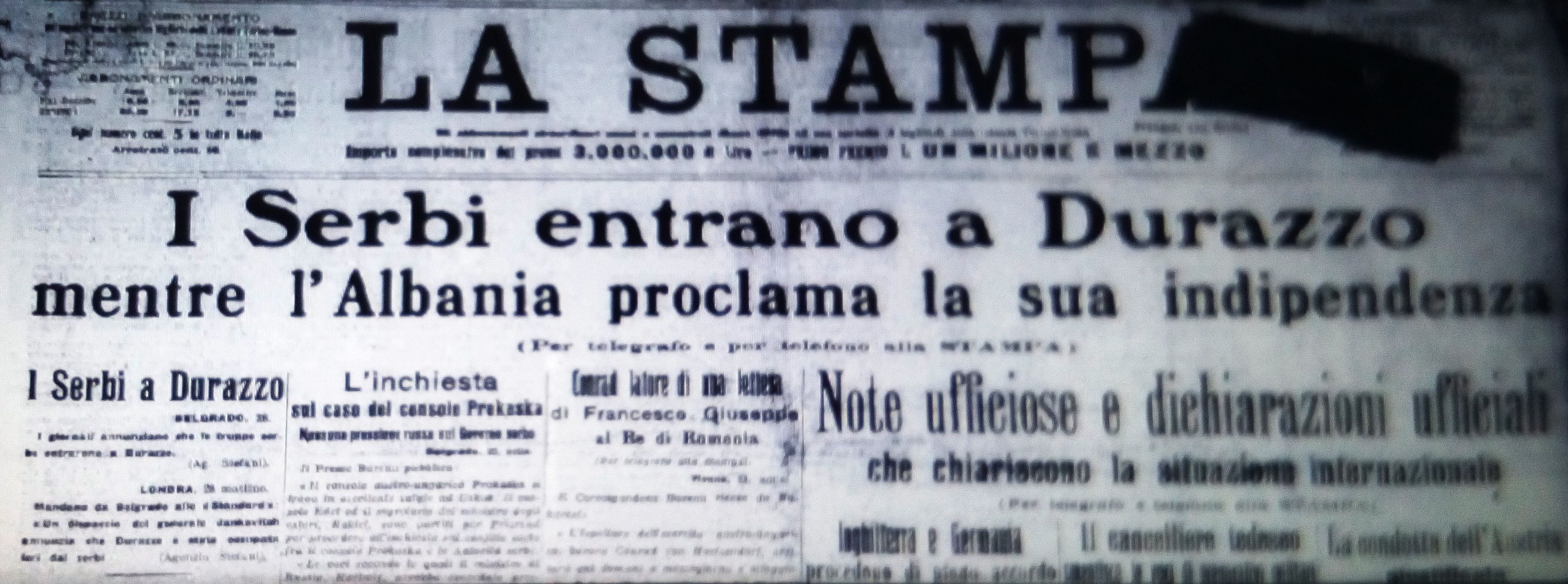 Faqja e parë e gazetës “La stampa”, që hapej me pushtimin e Durrësit nga serbët
