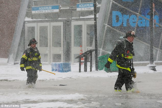 47C224B000000578-5239217-Boston_firefighters_wade_through_a_street_flooded_from_tidal_sur-a-28_1515164222343