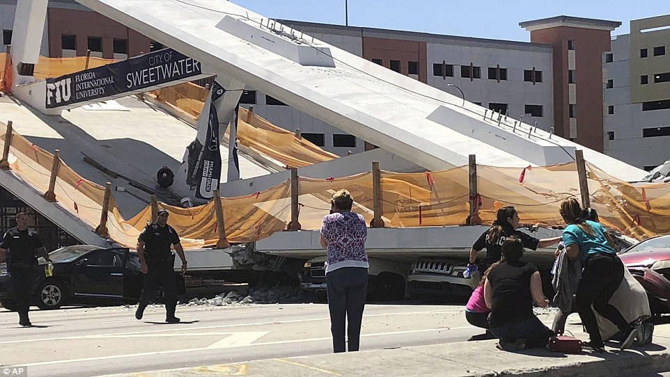 4A3ADCDB00000578-5506597-Horrified_onlookers_stand_at_the_side_of_the_road_as_emergency_r-a-5_1521187243310