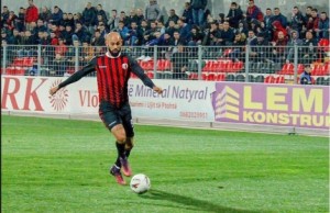 Alvesh shpërthen në kritika: Është për turp kjo që i bëhet Flamurtarit, arbitrat po na hedhin punën në erë