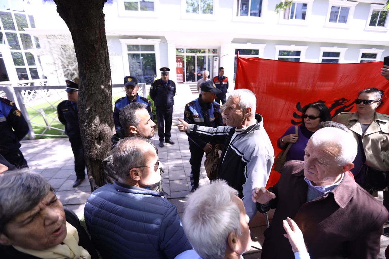 protest tension2