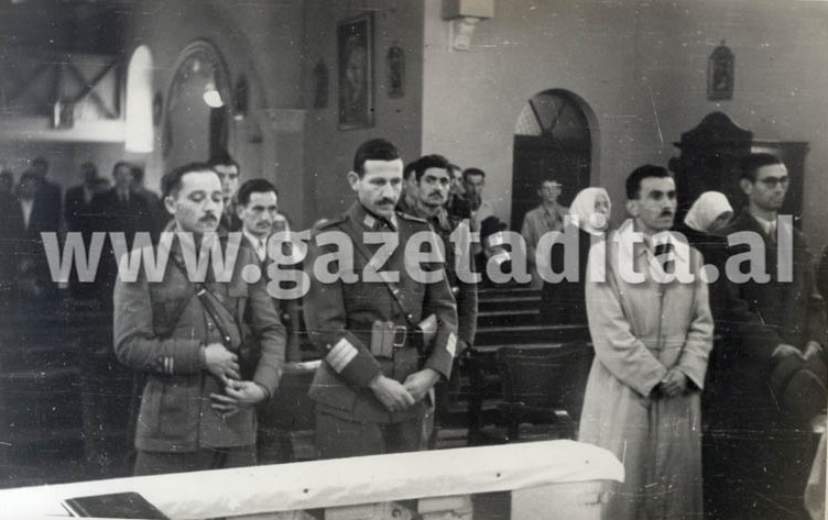 Mehmet Shehu në Kishë në vitet e para pas luftës