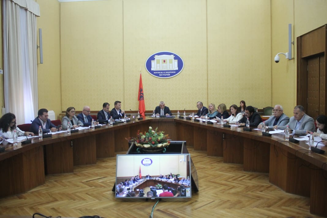 vetingu ne politike